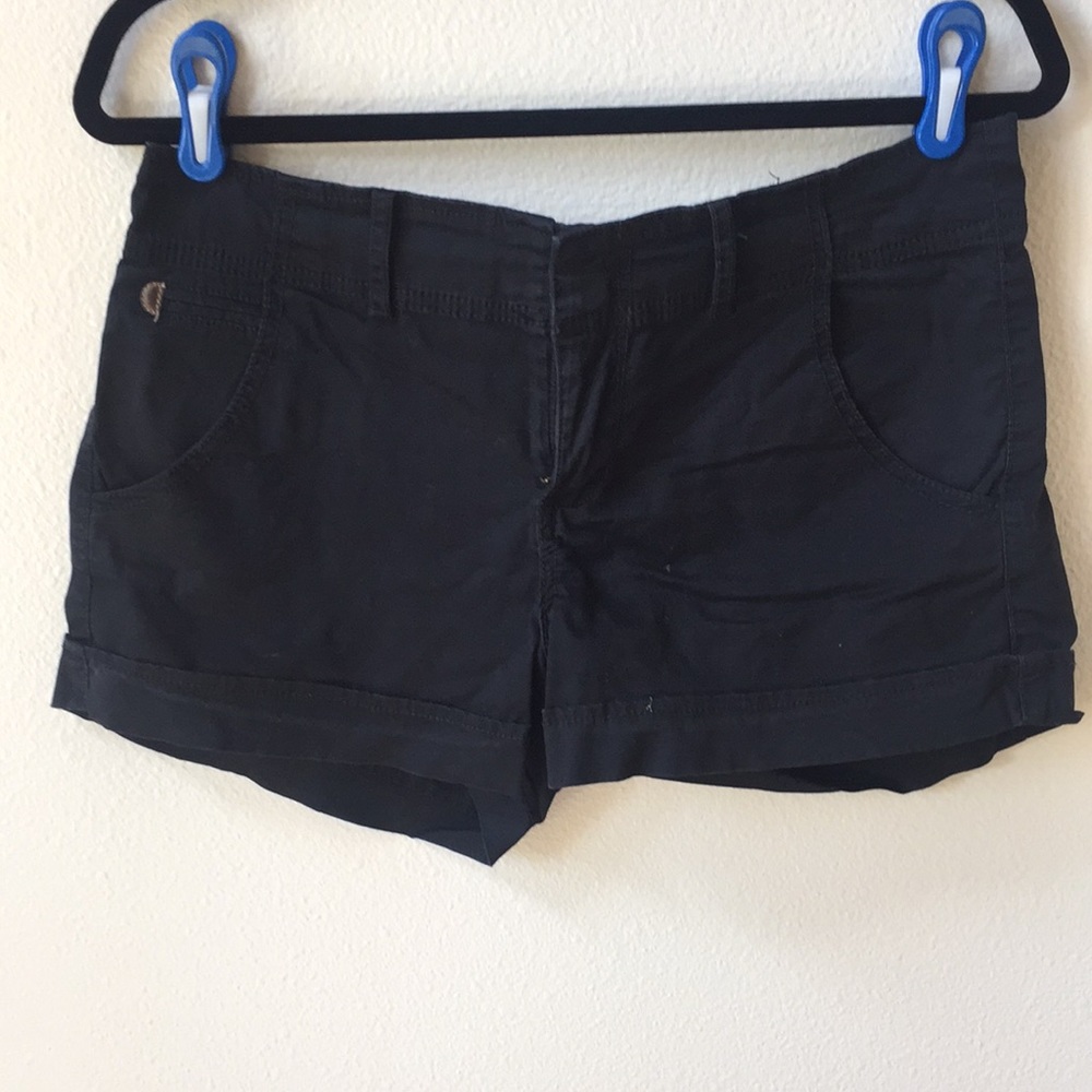GUESS BLACK CARGO SHORTS